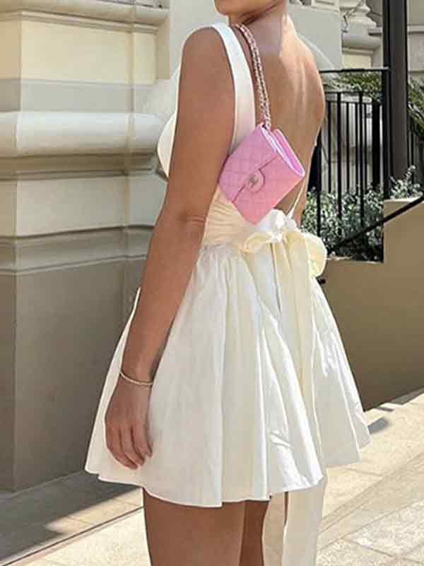 WHITE SQUARE-NECK MINI DRESS WITH SLIM FIT AND BACKLESS DESIGN