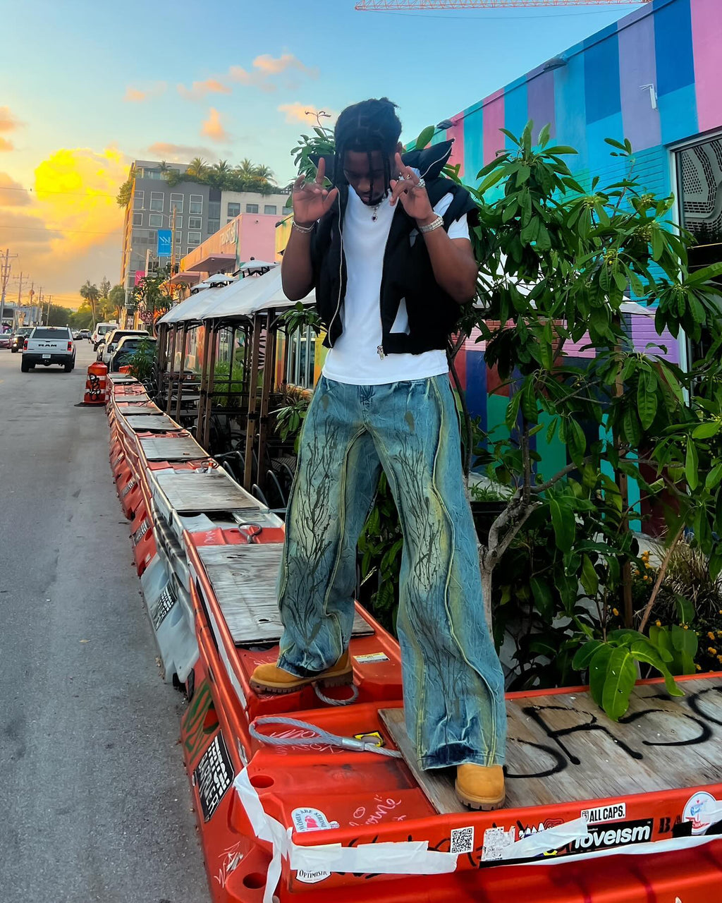 WIDE-LEG DENIM PANTS WITH TREE BRANCH DESIGN MID WAIST PLEATED