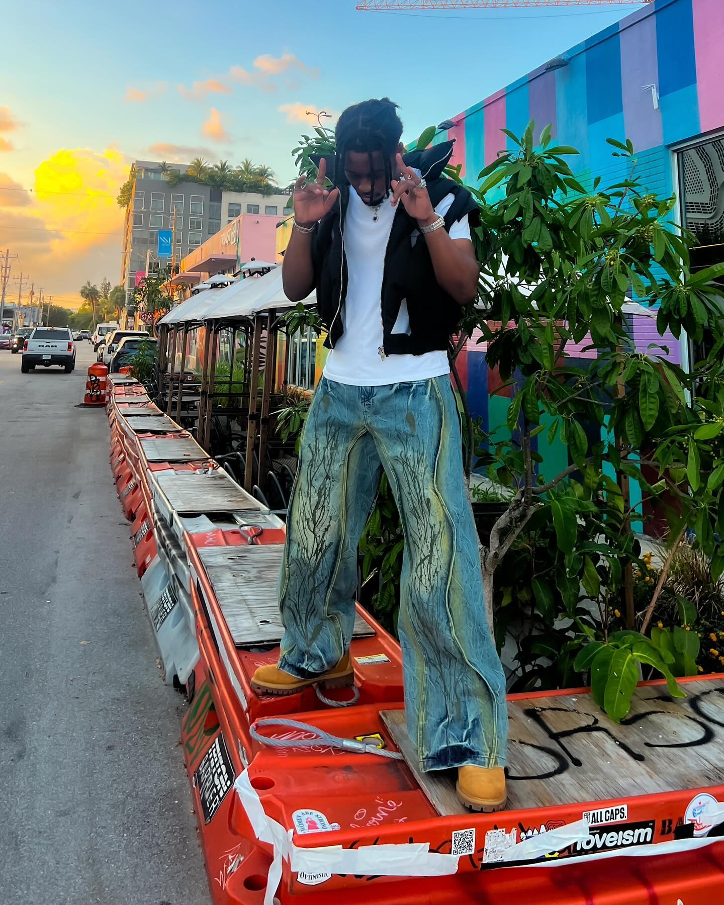 WIDE-LEG DENIM PANTS WITH TREE BRANCH DESIGN MID WAIST PLEATED