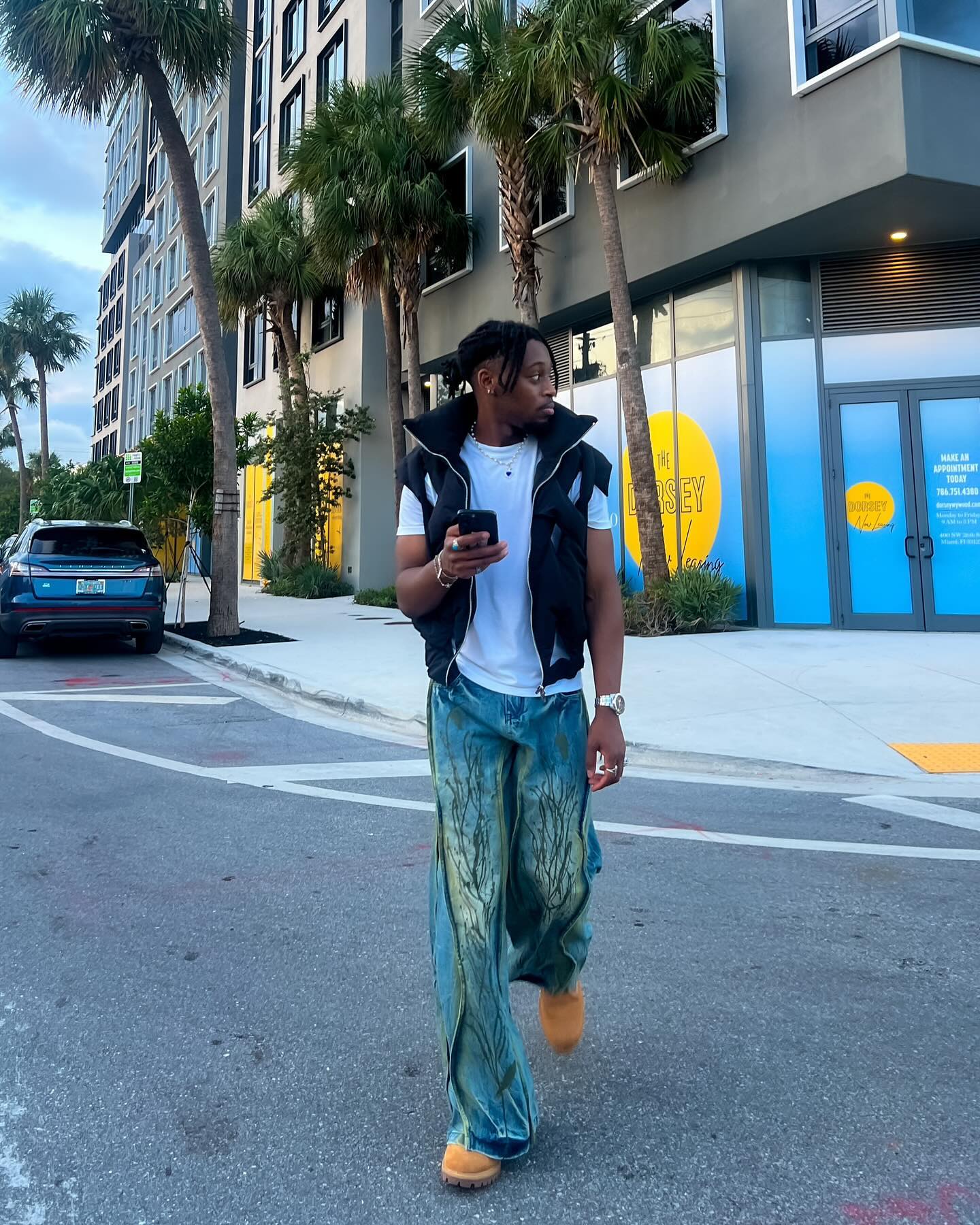 WIDE-LEG DENIM PANTS WITH TREE BRANCH DESIGN MID WAIST PLEATED