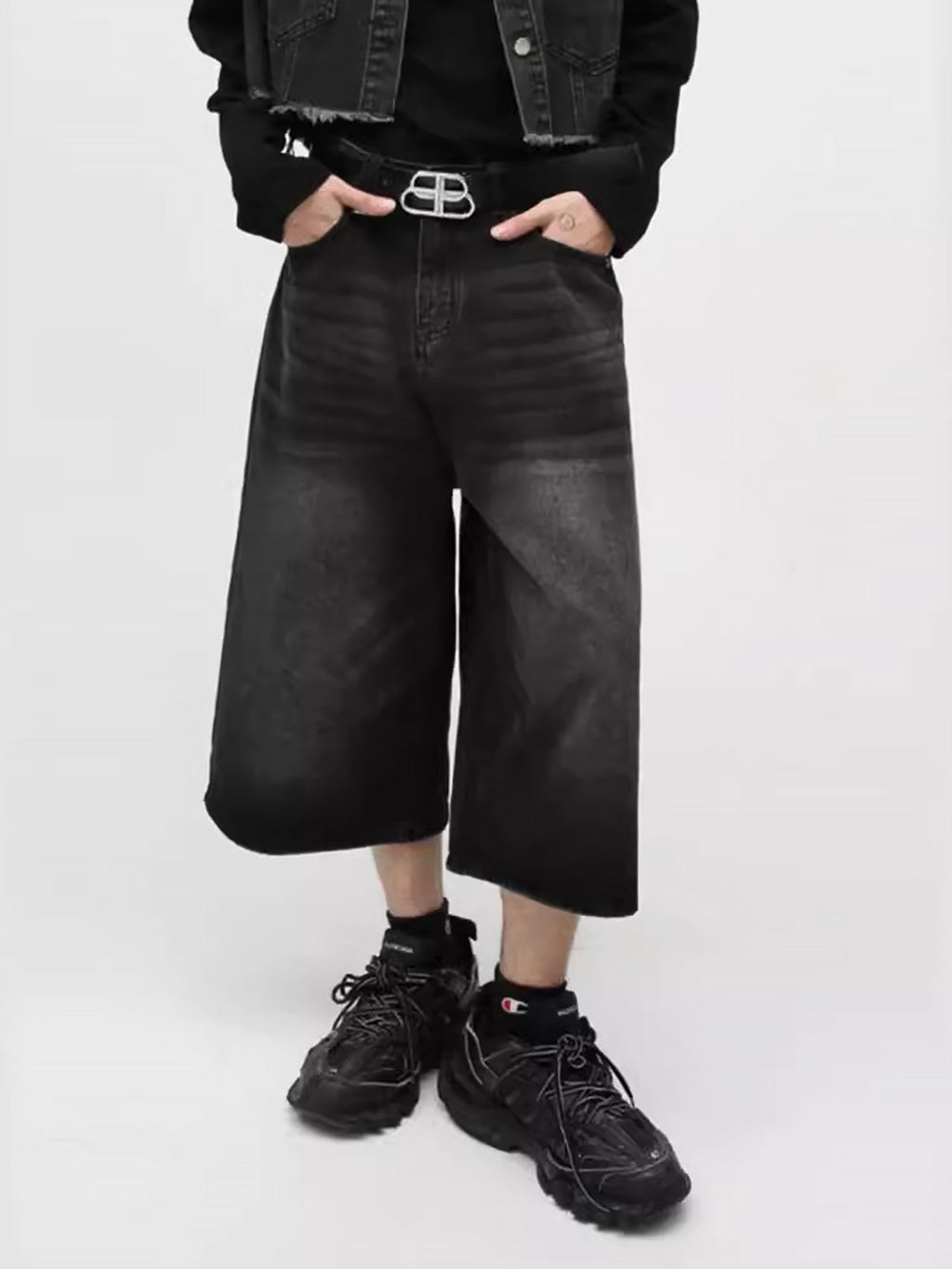 WIDE-LEG DENIM SHORTS WITH MID WAIST DESIGN