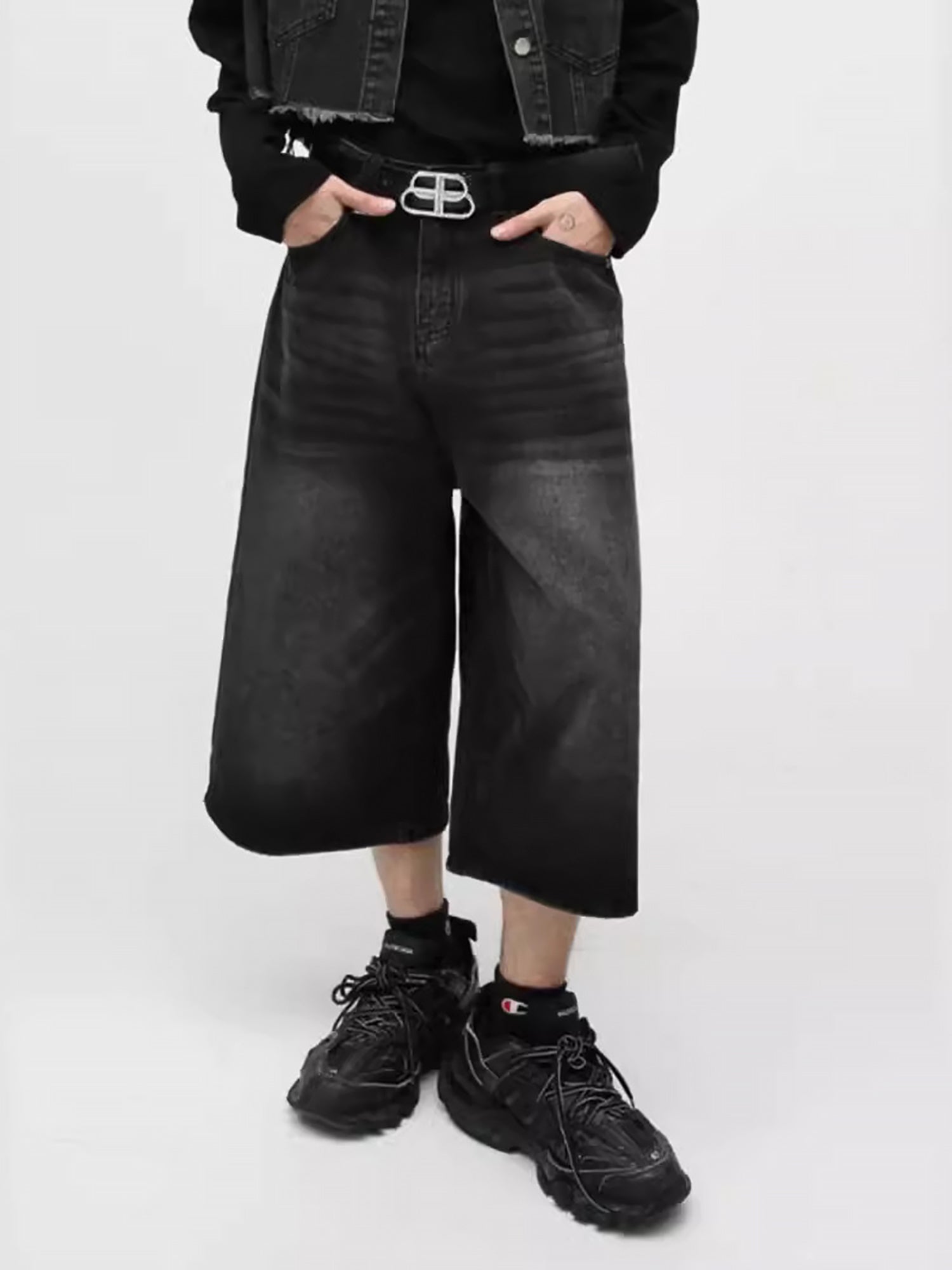 WIDE-LEG DENIM SHORTS WITH MID WAIST DESIGN