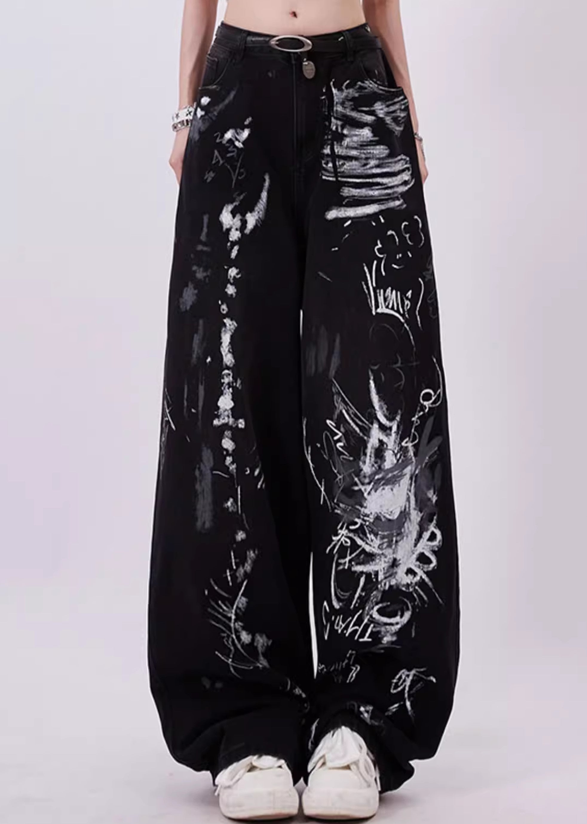 WIDE-LEG GRAFFITI JEANS WITH GRUNGE GRAFFITI PRINT