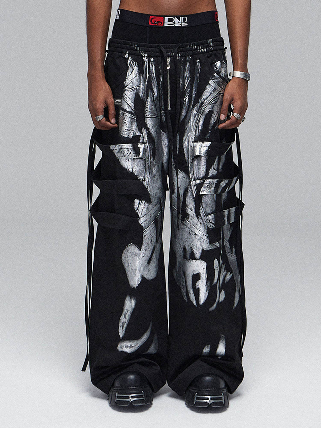 WIDE-LEG PANTS WITH SILVER ABSTRACT DESIGN AND BRUSHED SILVER RIBBON