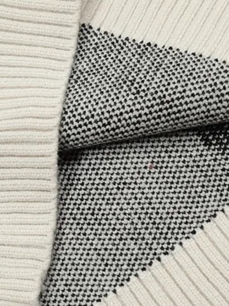 CREAM SWEATER WITH BLACK ABSTRACT DESIGN